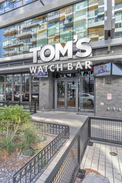 Tom's Watch Bar - Navy Yard