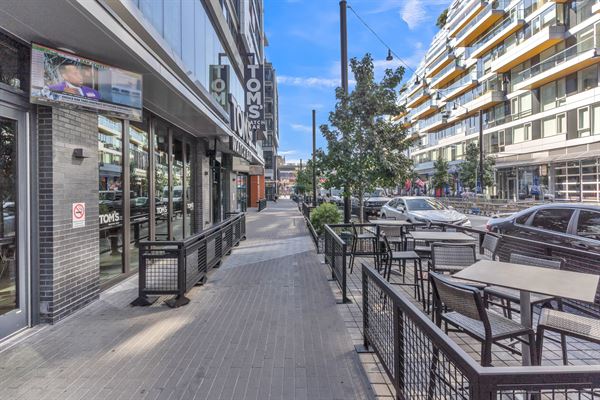 Tom's Watch Bar - Navy Yard