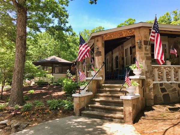 Cobblestone Lodge
