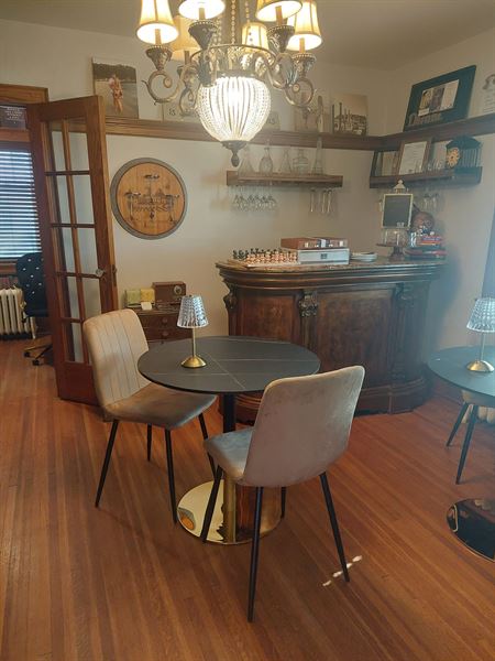 Nicklin House & Travel Cafe