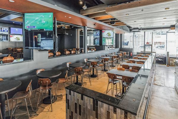 Tom's Watch Bar - National Harbor