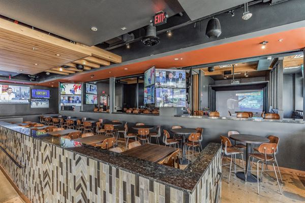 Tom's Watch Bar - National Harbor