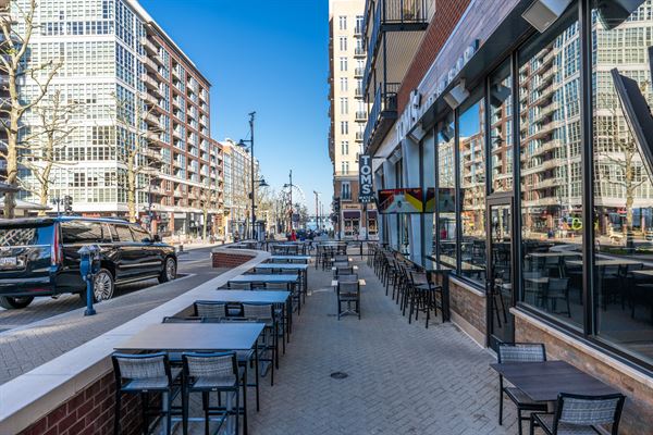 Tom's Watch Bar - National Harbor