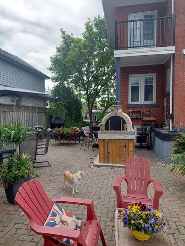 Nicklin House & Travel Cafe