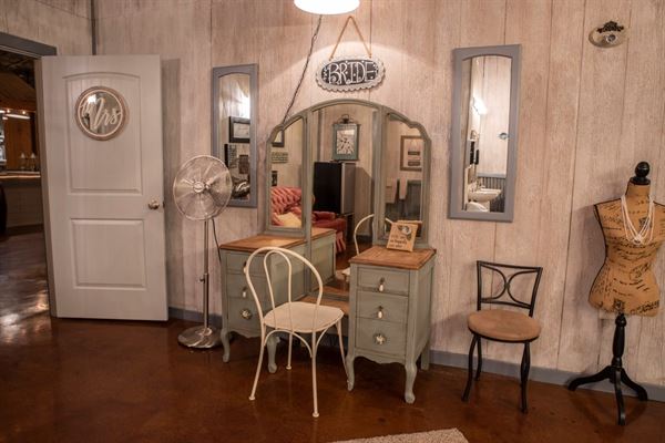 Horseshoe Knot Event Center