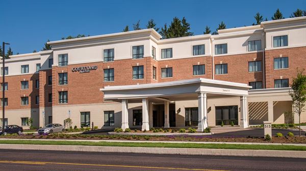 Courtyard Hershey Chocolate Ave.