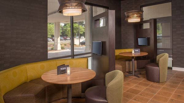 Courtyard Hershey Chocolate Ave.