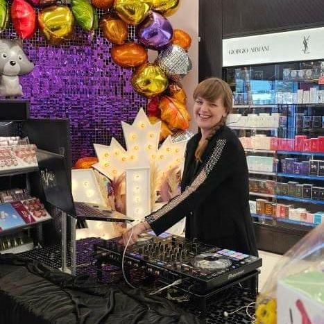 DJ JESS Weddings, Karaoke & Community Music