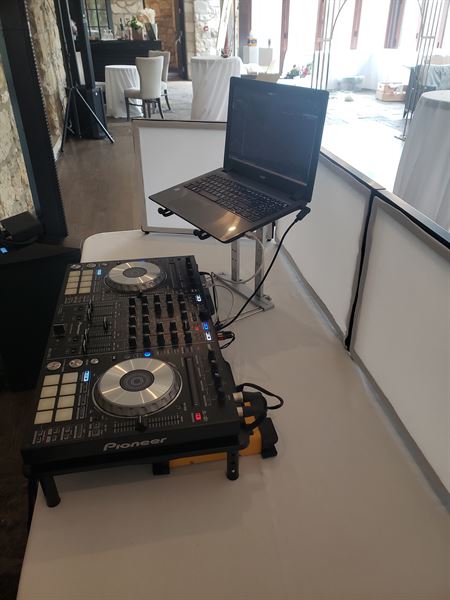 DJ JESS Weddings, Karaoke & Community Music