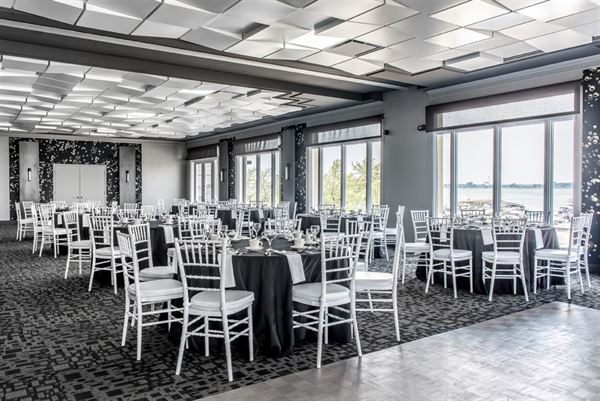 Auberge De La Rive-Hotel And Convention Center