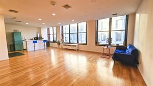 Entire floor in SOHO with 2 extra rooms!