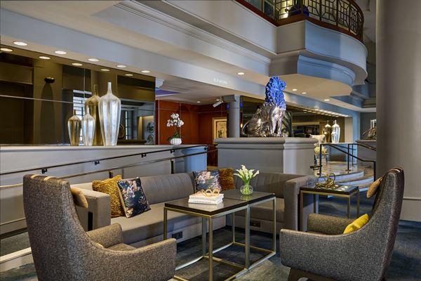 Renaissance Los Angeles Airport Hotel