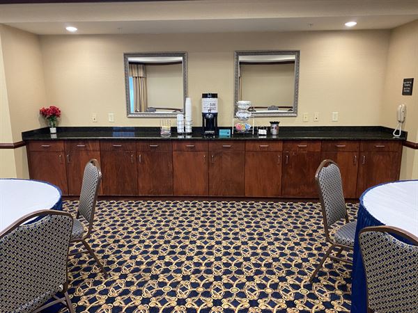 Hampton Inn & Suites Indianapolis-Airport