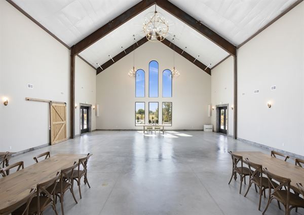 Rustic Daisy Event Barn