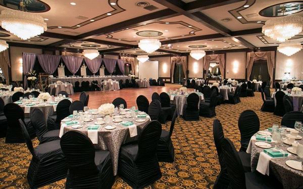 Chateau Lacombe Hotel