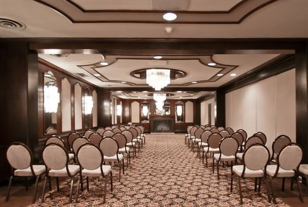 Chateau Lacombe Hotel