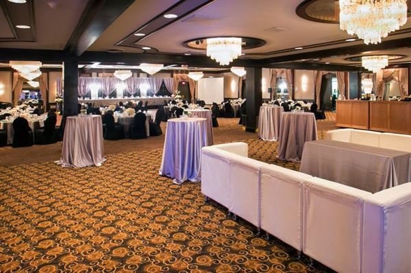 Chateau Lacombe Hotel