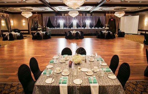 Chateau Lacombe Hotel