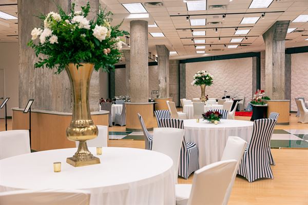 Aloft Dallas Downtown (The Pads)