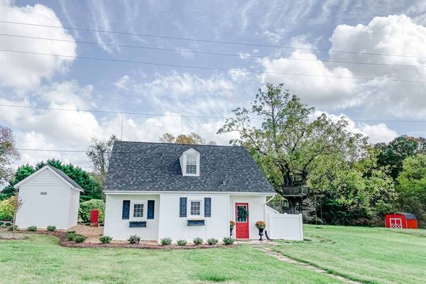 Adams International School