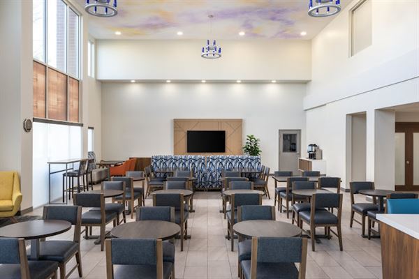 Holiday Inn Express & Suites Sacramento NE Cal Expo