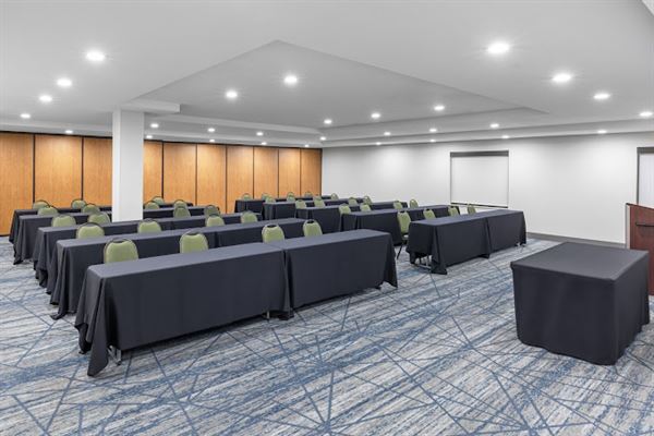 Holiday Inn Express & Suites Sacramento NE Cal Expo