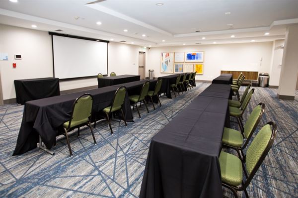 Holiday Inn Express & Suites Sacramento NE Cal Expo