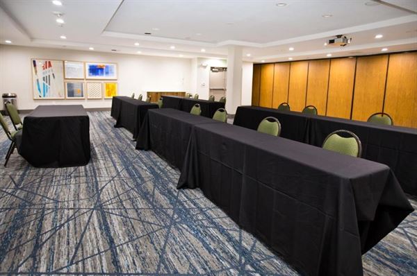 Holiday Inn Express & Suites Sacramento NE Cal Expo