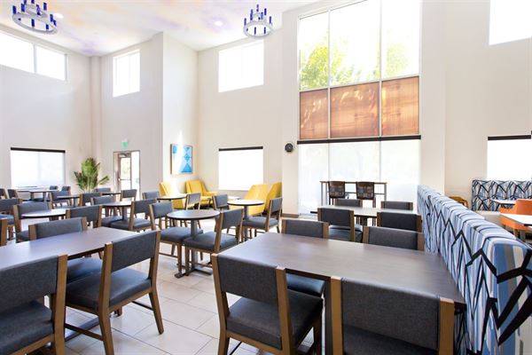 Holiday Inn Express & Suites Sacramento NE Cal Expo