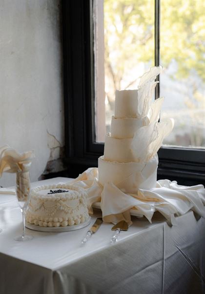 Buds & Roses Couture Cakes