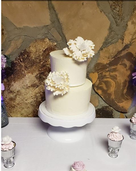 Buds & Roses Couture Cakes