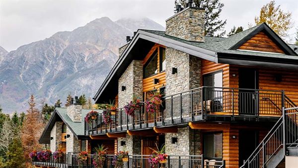 Pyramid Lake Lodge