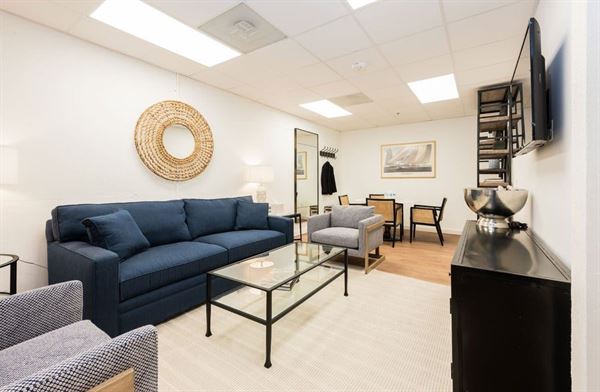 The Yacht Club at Chandlers