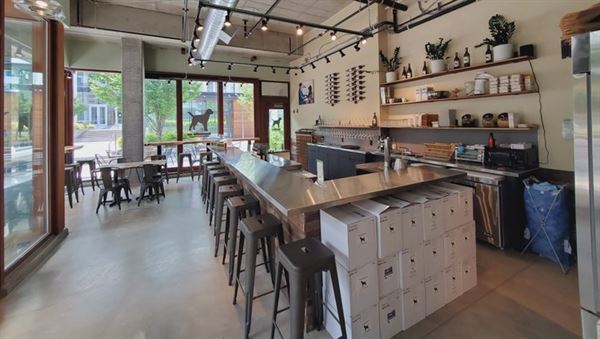 Manzanita NW Wine Bar & Winery Tasting Room