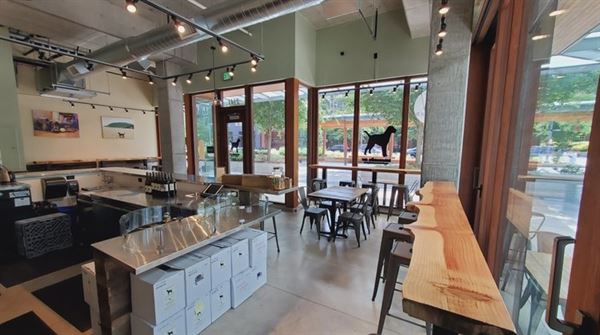 Manzanita NW Wine Bar & Winery Tasting Room