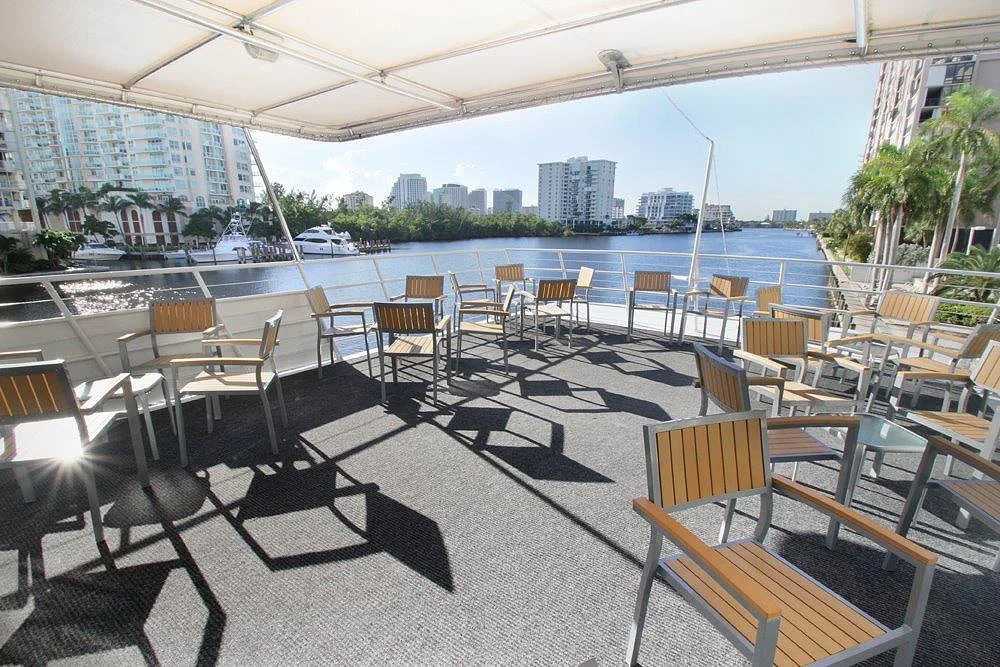 Lots of Yachts / Lots of Spots