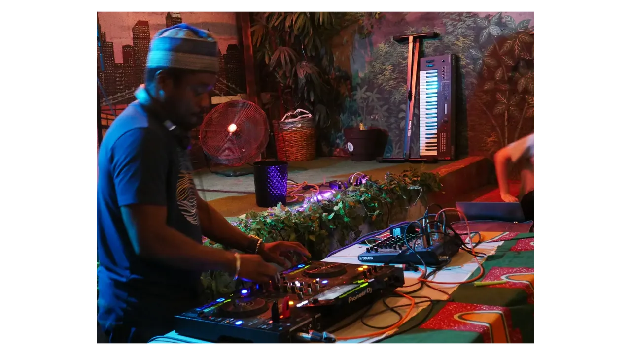 Acoustik Garden Lounge