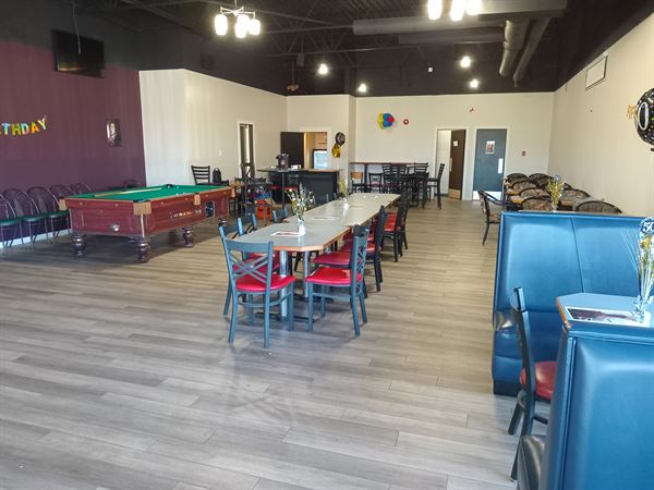 David's Restaurant & Lounge