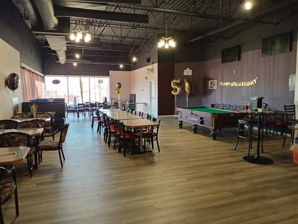 David's Restaurant & Lounge