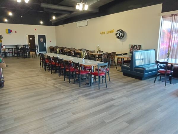 David's Restaurant & Lounge