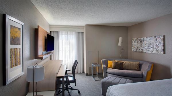 Courtyard by Marriott New Orleans Warehouse Arts District