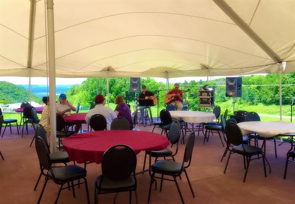 Danzinger Vineyards and Winery