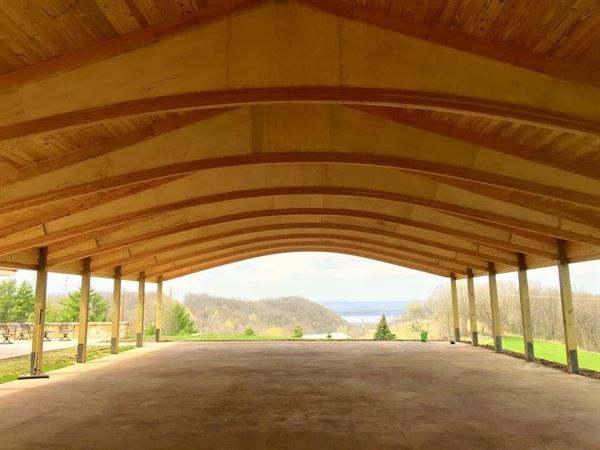 Danzinger Vineyards and Winery