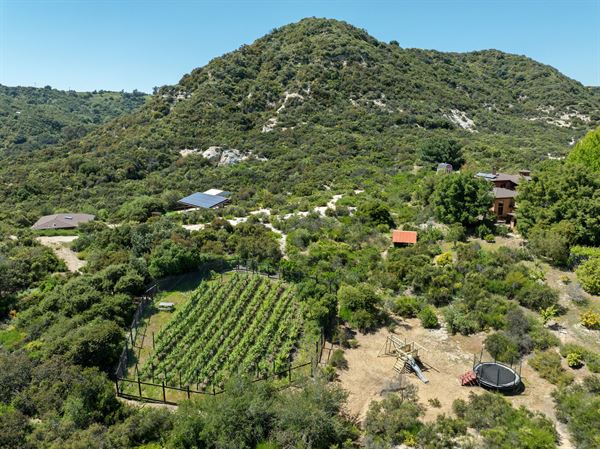 Spacious 7 bedroom Mansion in tranquil Topanga