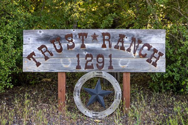 Spacious 7 bedroom Mansion in tranquil Topanga