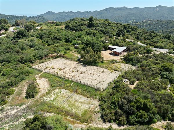 Spacious 7 bedroom Mansion in tranquil Topanga