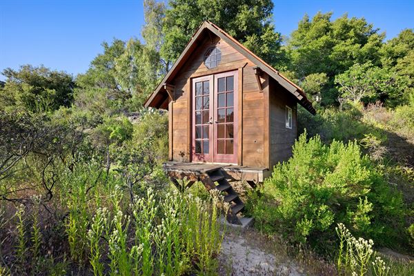 Spacious 7 bedroom Mansion in tranquil Topanga