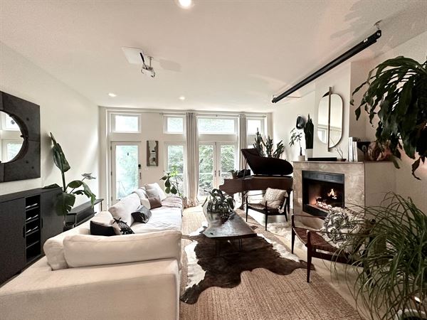 Modern Smart Home in Wicker Park