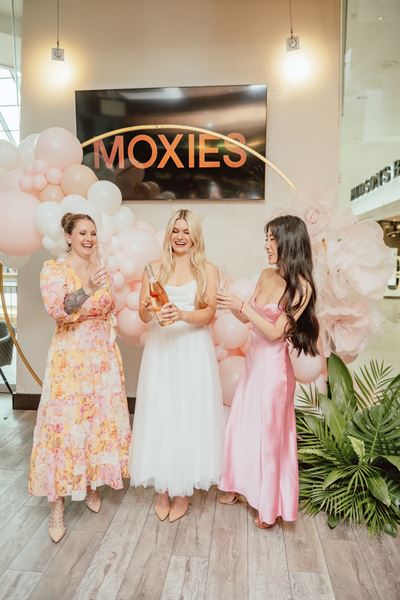 Moxies - Fairview Mall