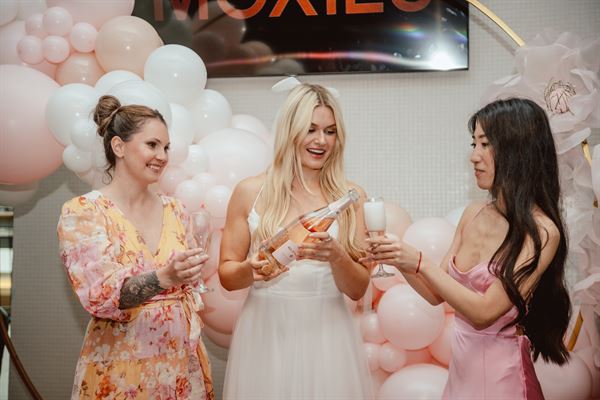 Moxies - Fairview Mall